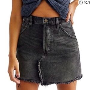 Free People Brea Cutoff Mini Skirt Faded
Black Size 24
